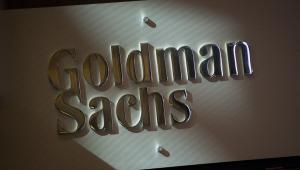 Logo Goldman Sachs w siedzibie nowojorskiej giełdy NYSE.