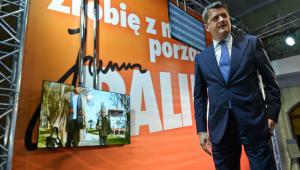 Janusz Palikot w swoim sztabie podczas wieczoru wyborczego w Warszawie
