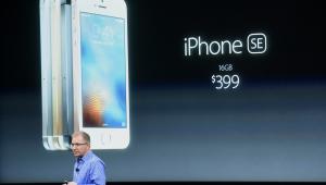 Greg Joswiak w czasie prezentacji iPhone SE, 21.03.2015, Cupertino, Kalifornia,USA.